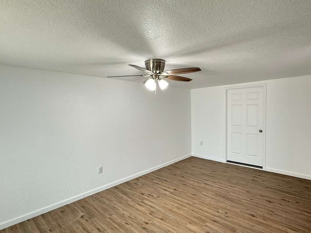 143 Huxley Dr - Photo 2 of 12