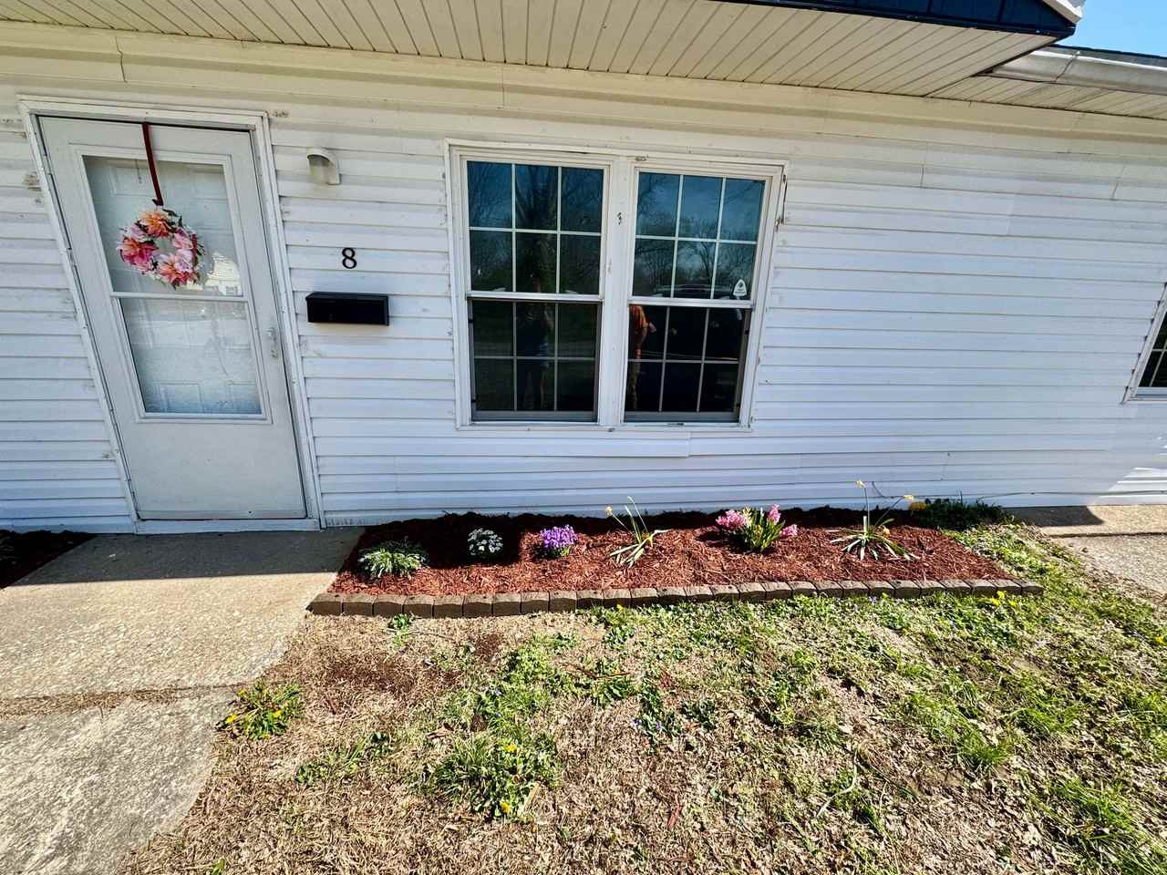 8 Louise Ln - Photo 2 of 8