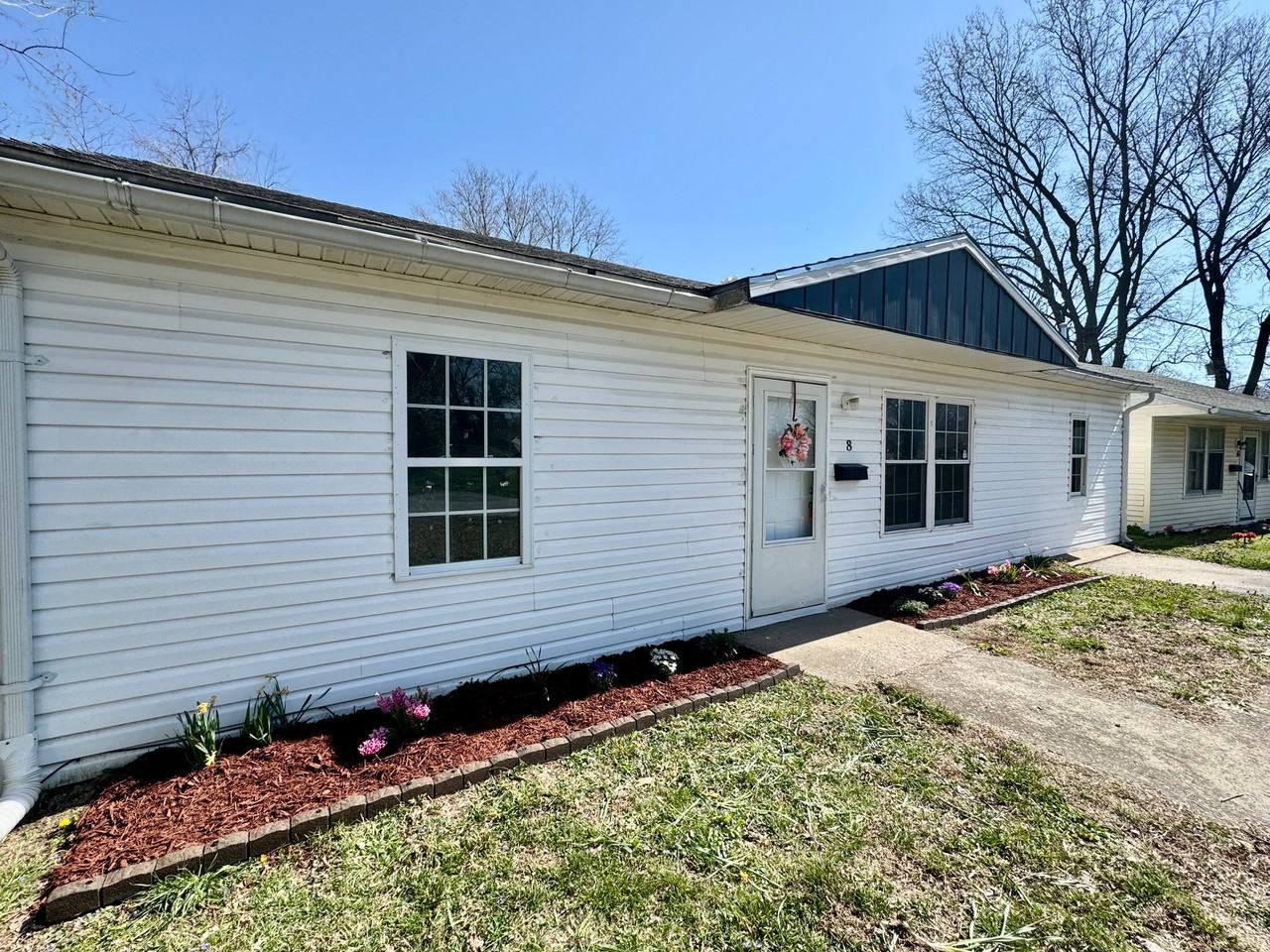 8 Louise Ln - Photo 3 of 8