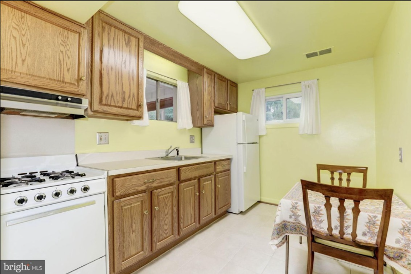 6222 Rockhurst Rd - Photo 3 of 7