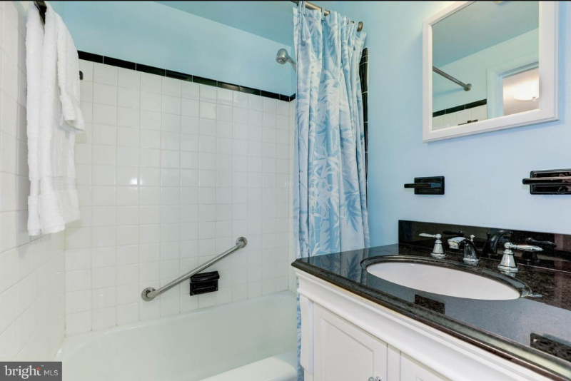 6222 Rockhurst Rd - Photo 5 of 7