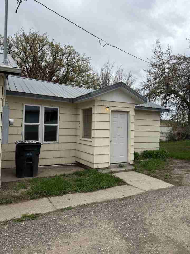 713 S Billings Blvd - Photo 2 of 18