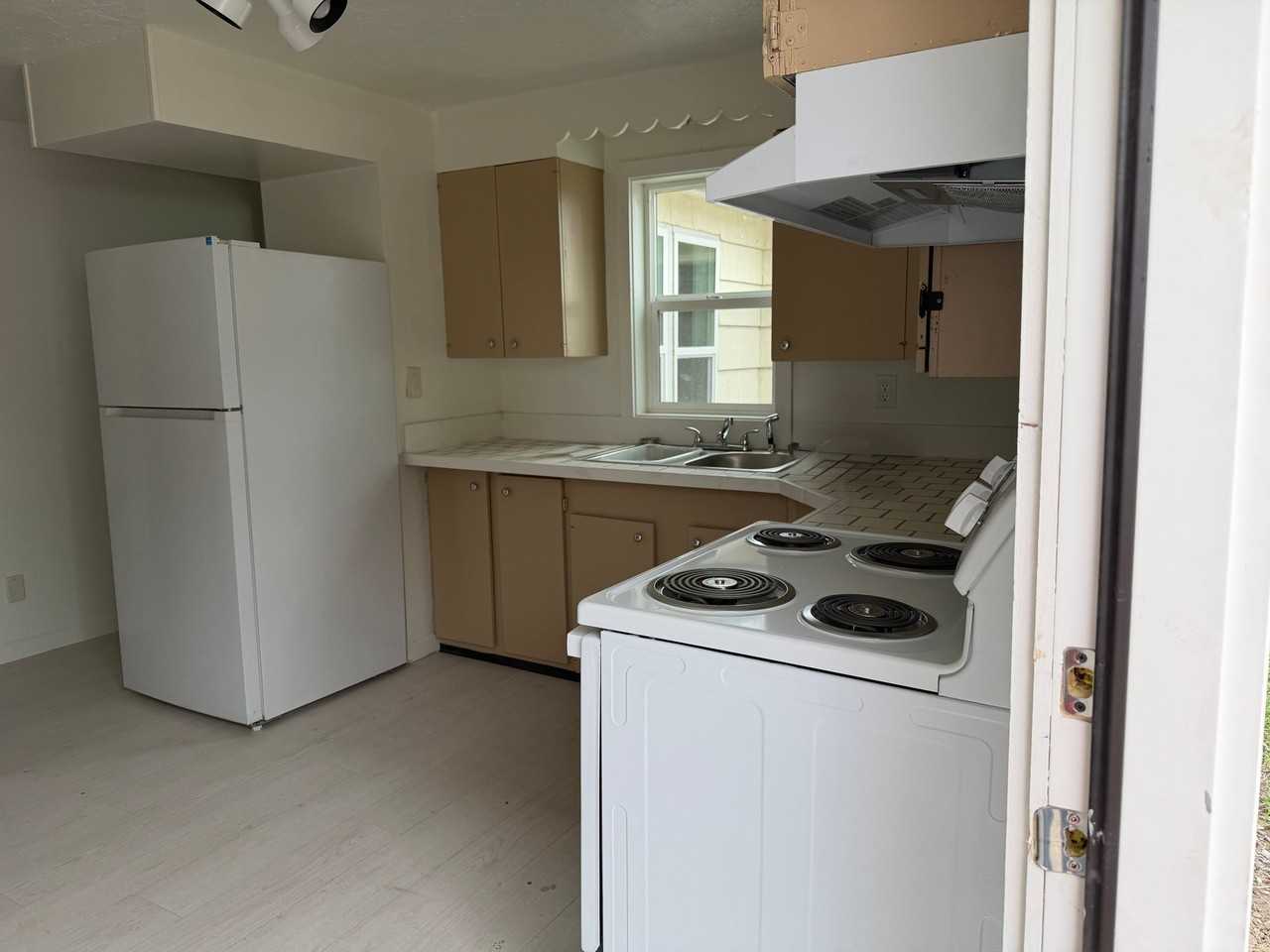 713 S Billings Blvd - Photo 3 of 18