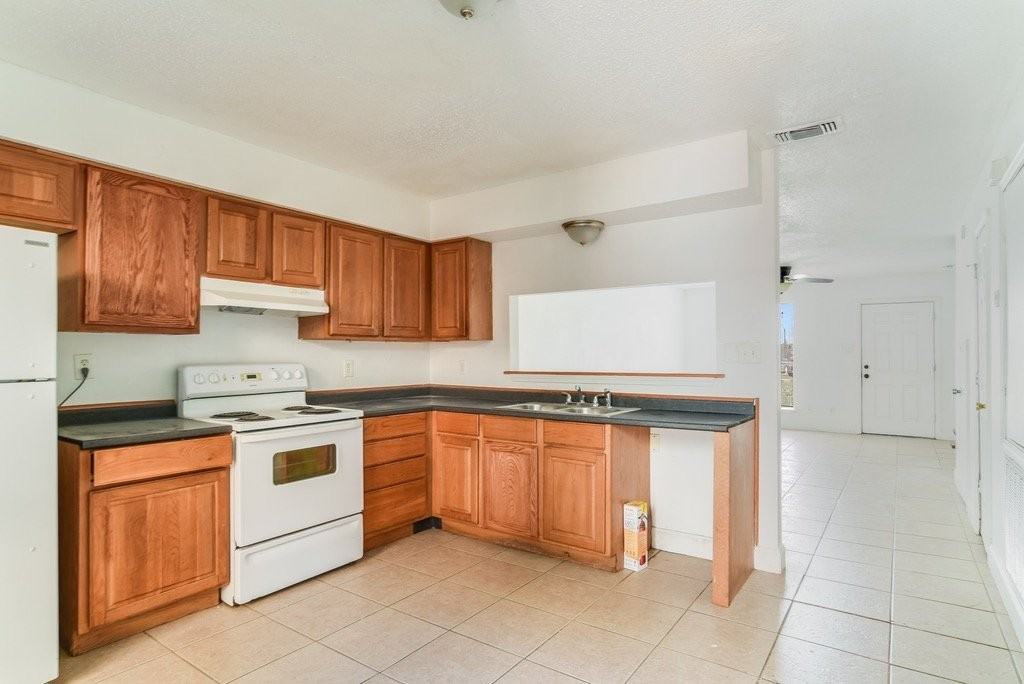 10821 Roger Dr #A - Photo 7 of 11