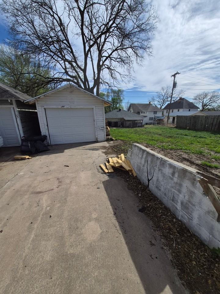 912 8th St - Photo 2 of 16