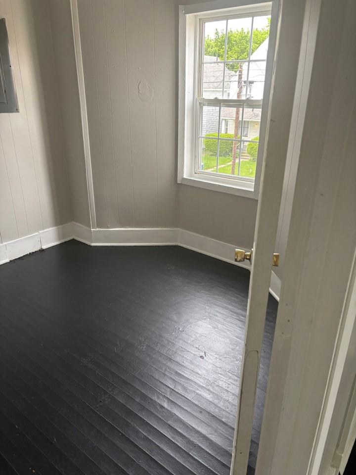 1421 Long Ave - Photo 4 of 13