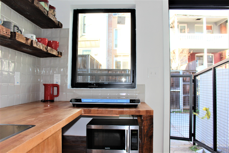 1318 Corbin Pl Ne #B - Photo 4 of 19