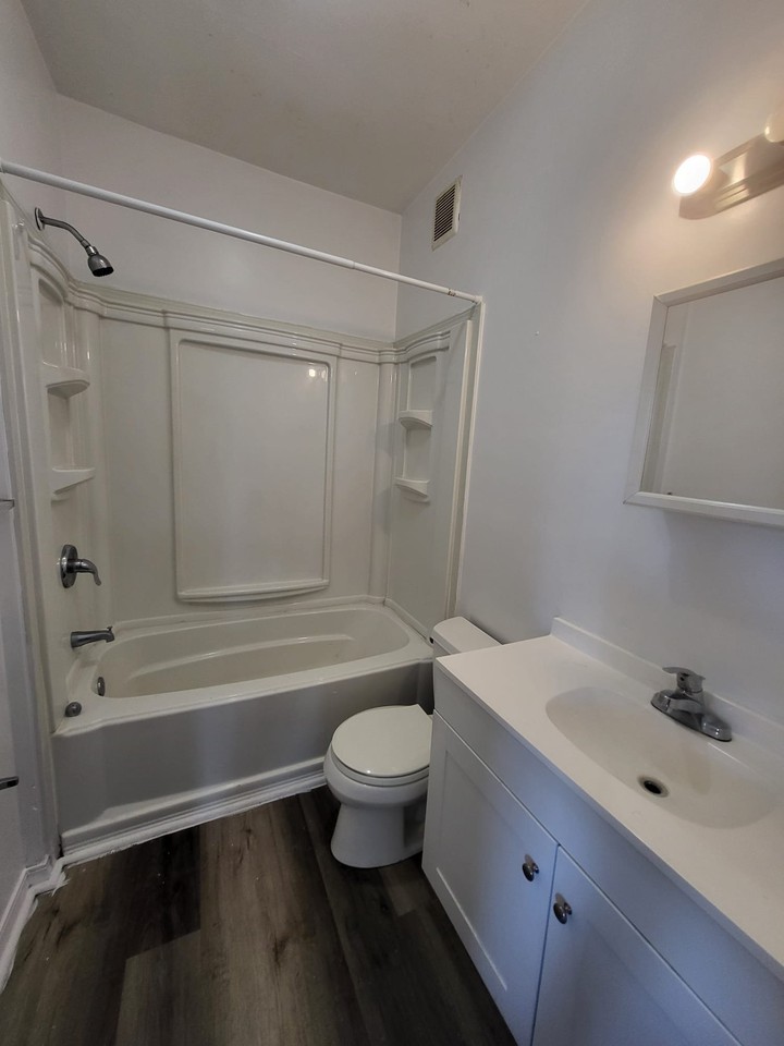 234 E 18th St - Photo 7 of 7
