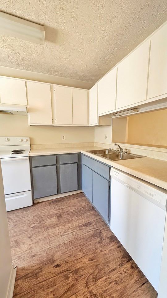 503 E Graham Pl - Photo 3 of 17