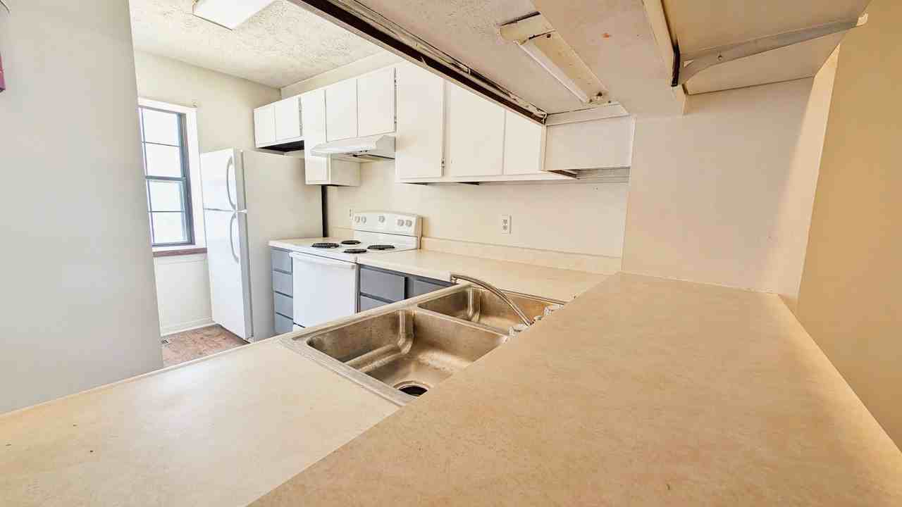 503 E Graham Pl - Photo 4 of 17