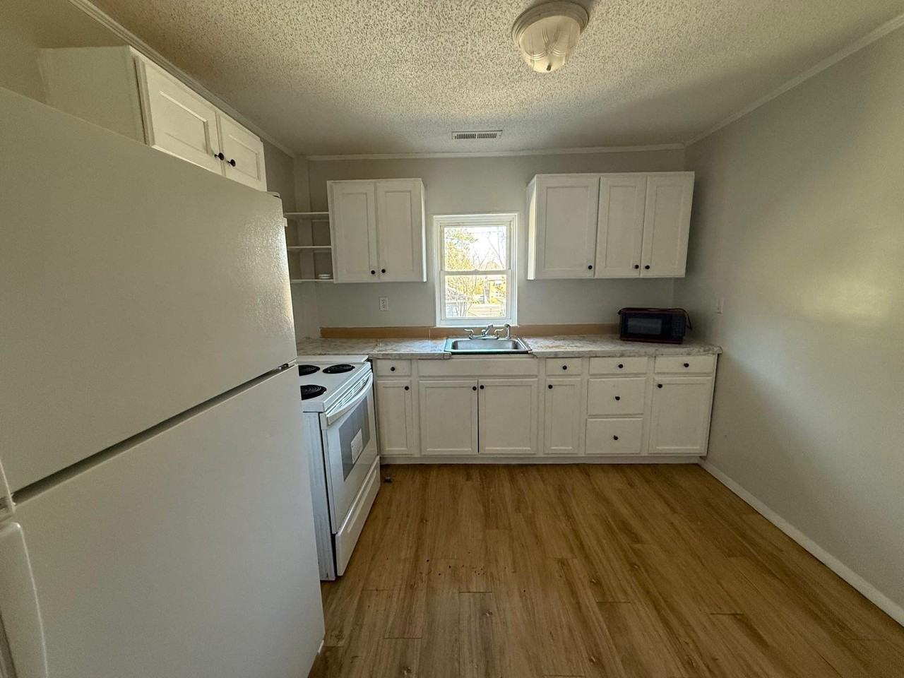 1703 Singleton St #C - Photo 2 of 6