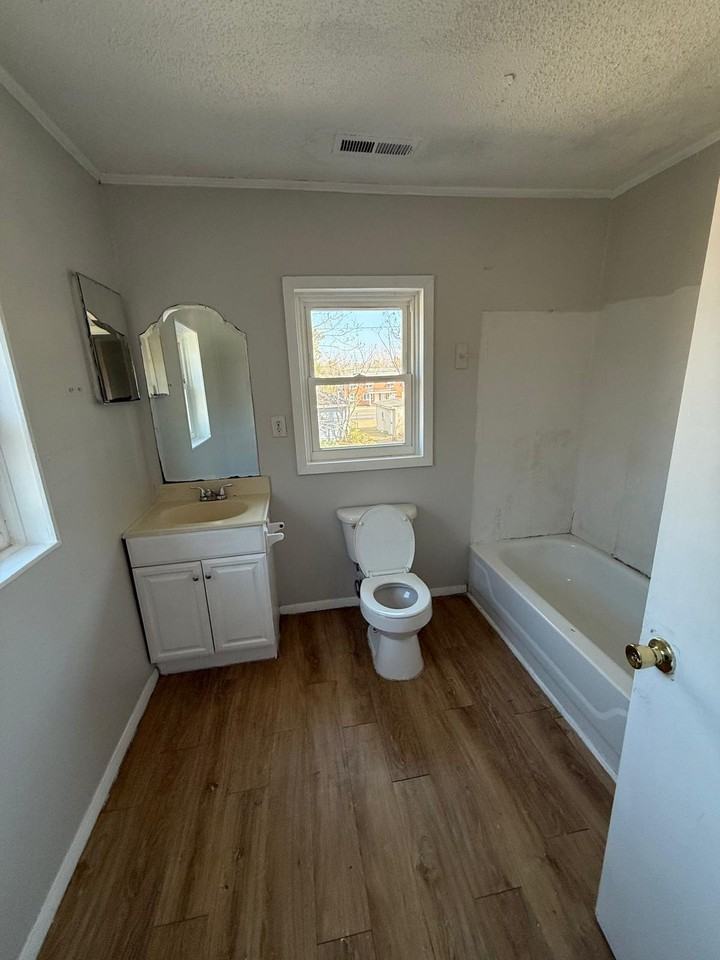 1703 Singleton St #C - Photo 4 of 6