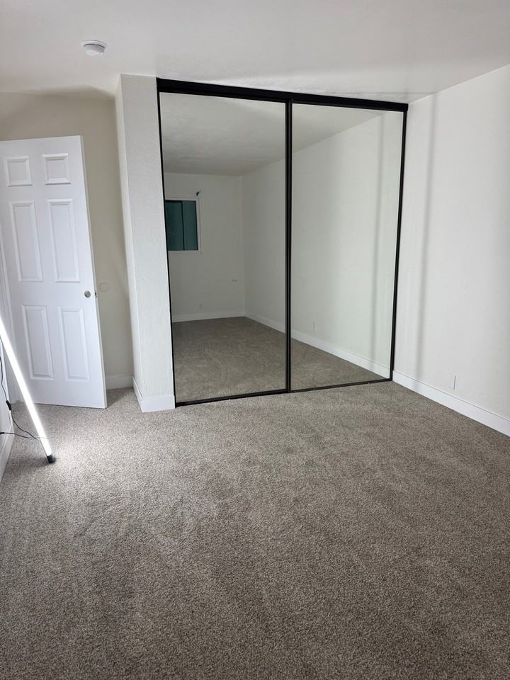 111 Woodbury Cir - Photo 2 of 14