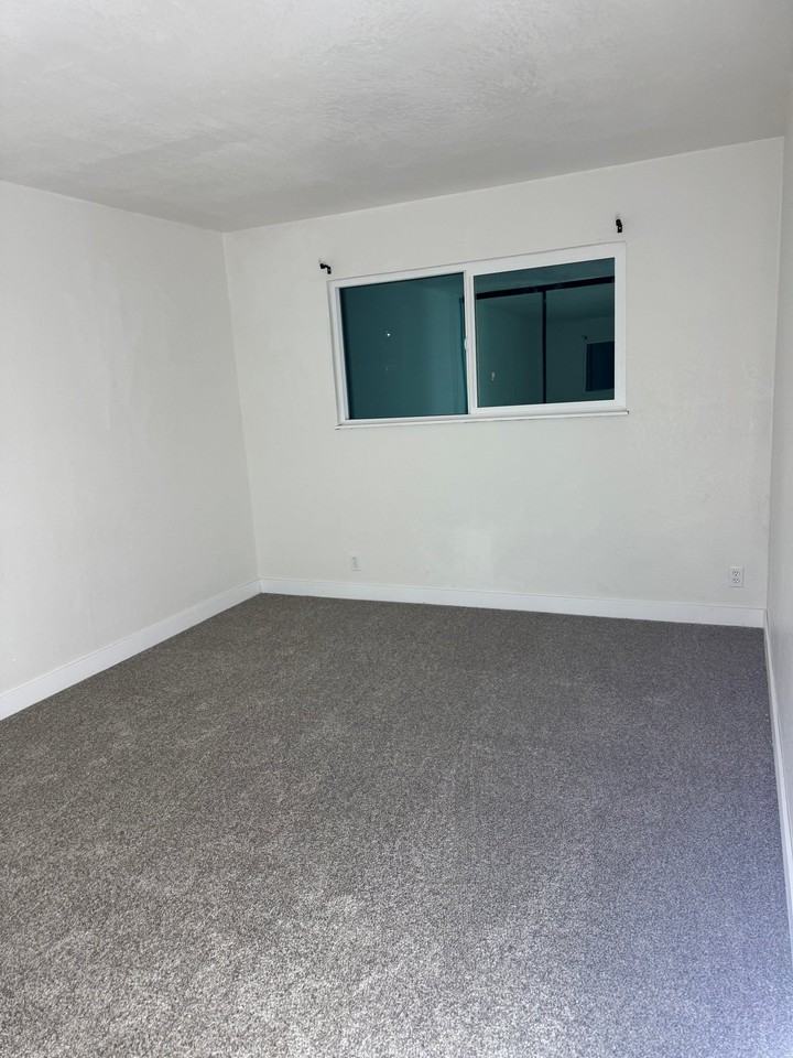 111 Woodbury Cir - Photo 3 of 14