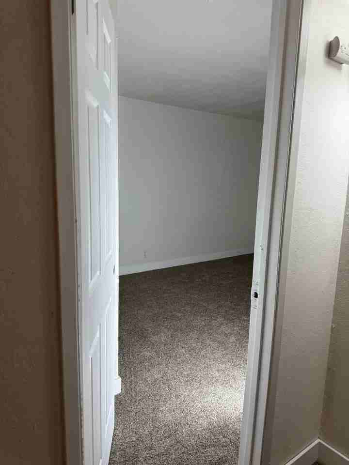 111 Woodbury Cir - Photo 4 of 14