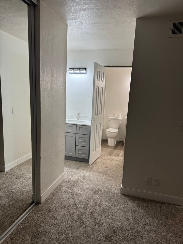 111 Woodbury Cir - Photo 5 of 14