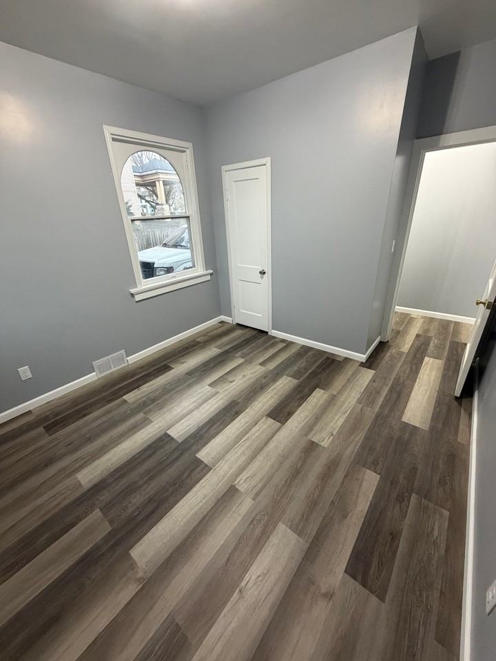 1224 E 11th St #3 - Photo 2 of 7