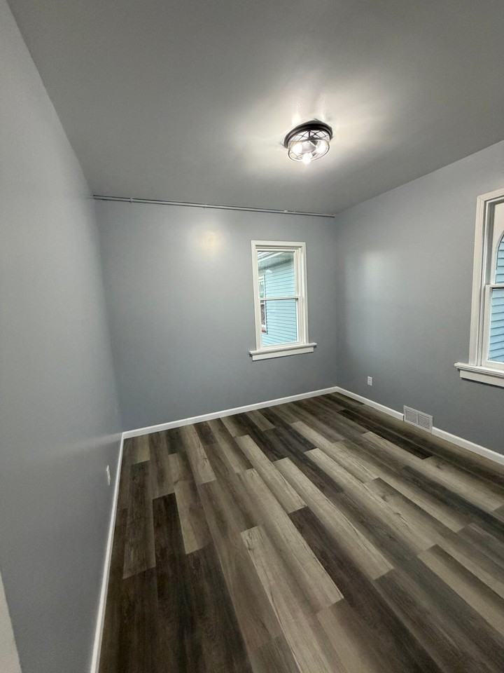 1224 E 11th St #3 - Photo 3 of 7