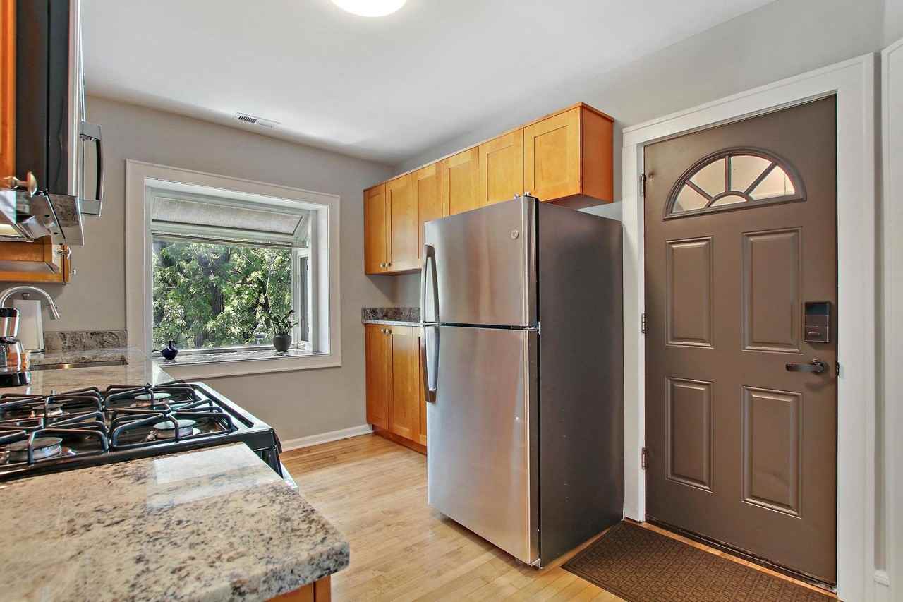 1402 N Jackson St #2 - Photo 4 of 20