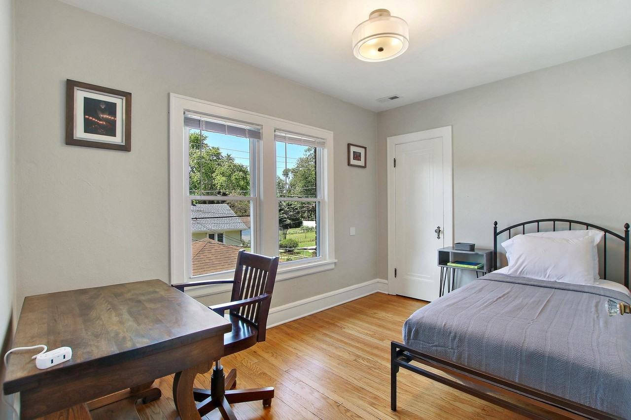 1402 N Jackson St #2 - Photo 5 of 20