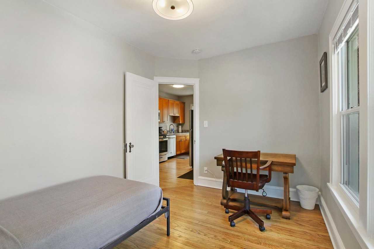1402 N Jackson St #2 - Photo 6 of 20