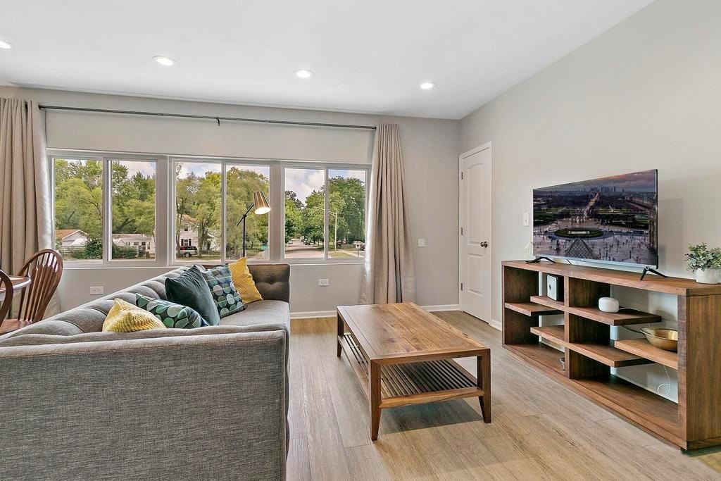 931 W Glen Flora Ave #2 - Photo 3 of 12
