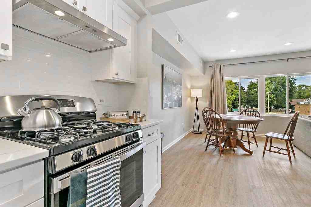 931 W Glen Flora Ave #2 - Photo 4 of 12