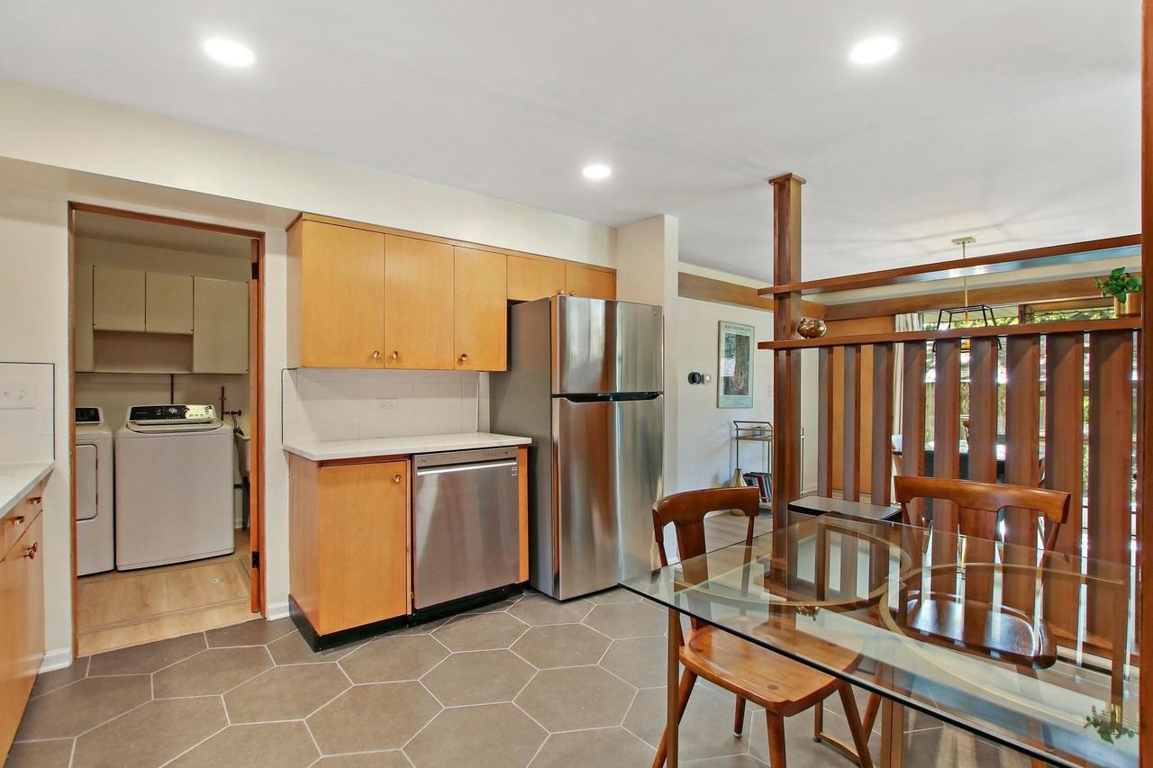 435 Lynn Ter - Photo 7 of 18