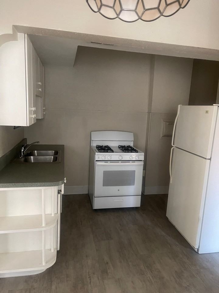 3920 Wilmington Ave #2W - Photo 4 of 7