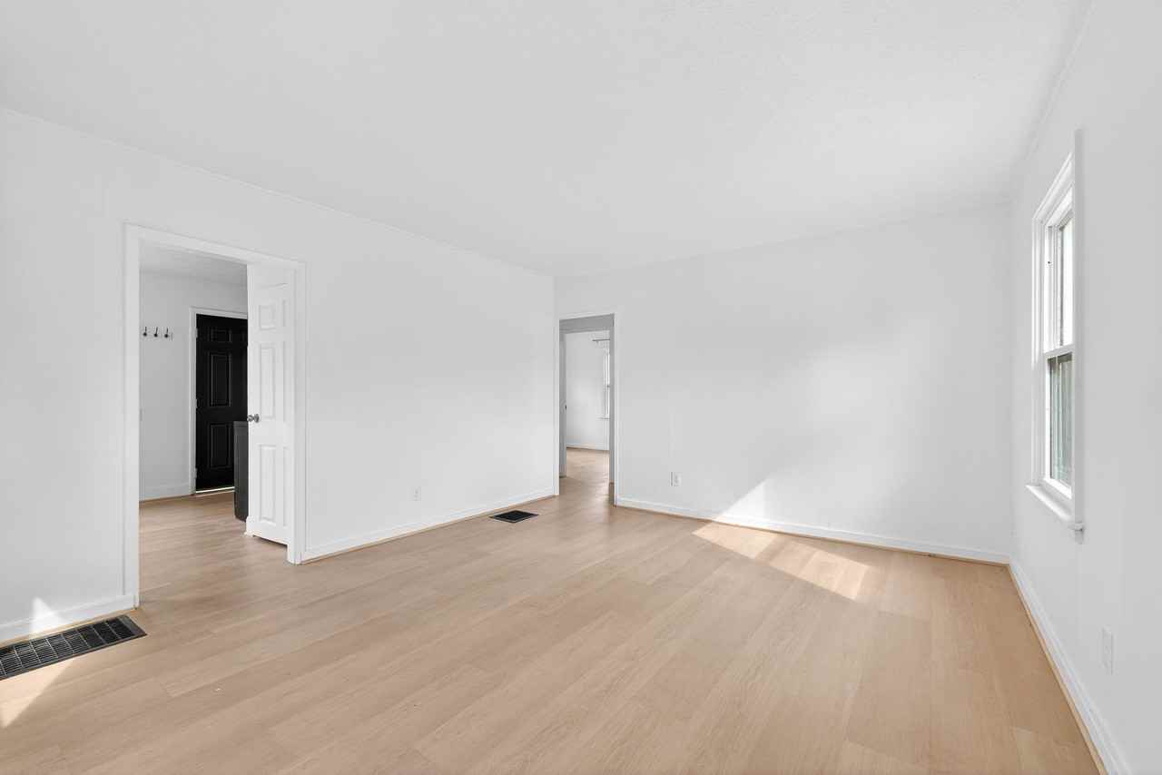 849 Lyman Ave - Photo 2 of 31