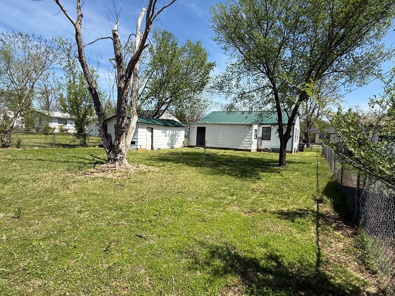 1413 S Penn Ave - Photo 2 of 2