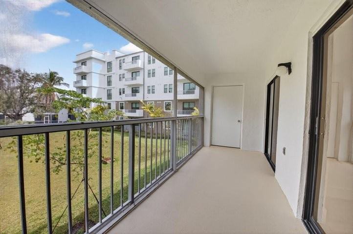 300 W Hidden Valley Blvd - Photo 3 of 10