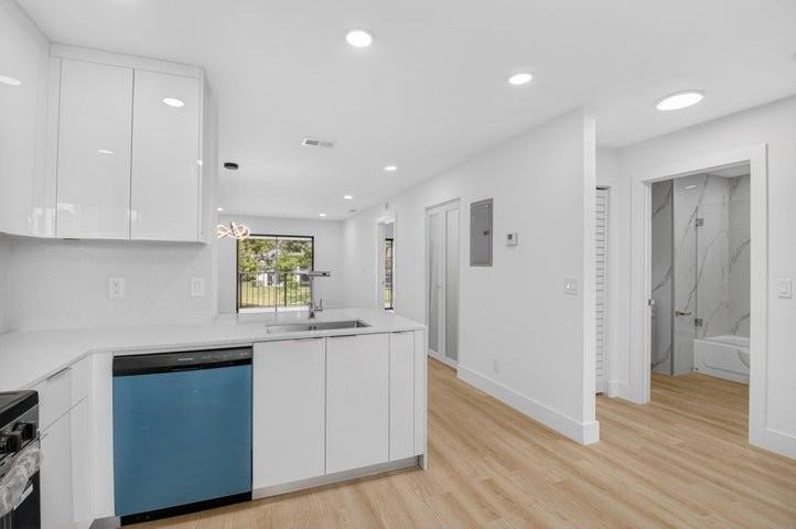 300 W Hidden Valley Blvd - Photo 7 of 10