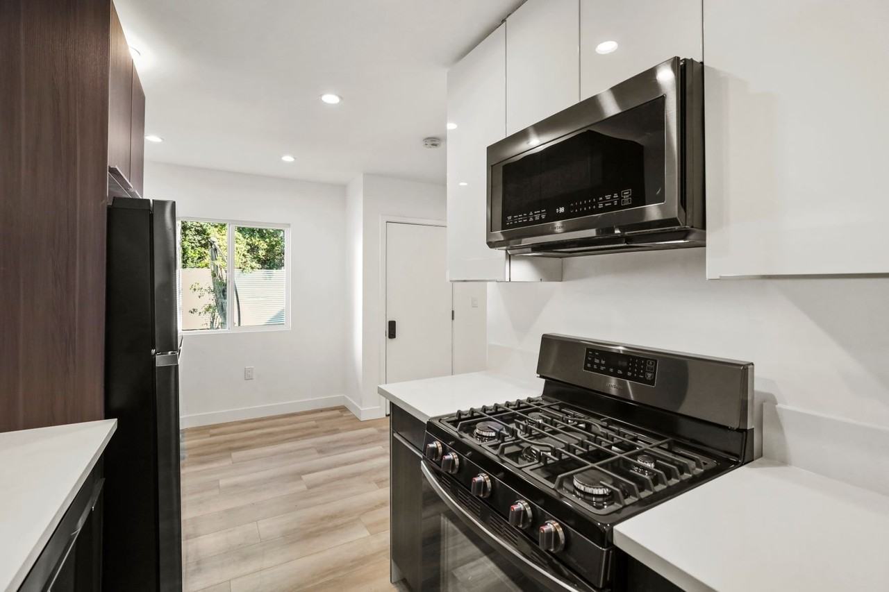 2561 W Ave #7 - Photo 2 of 19