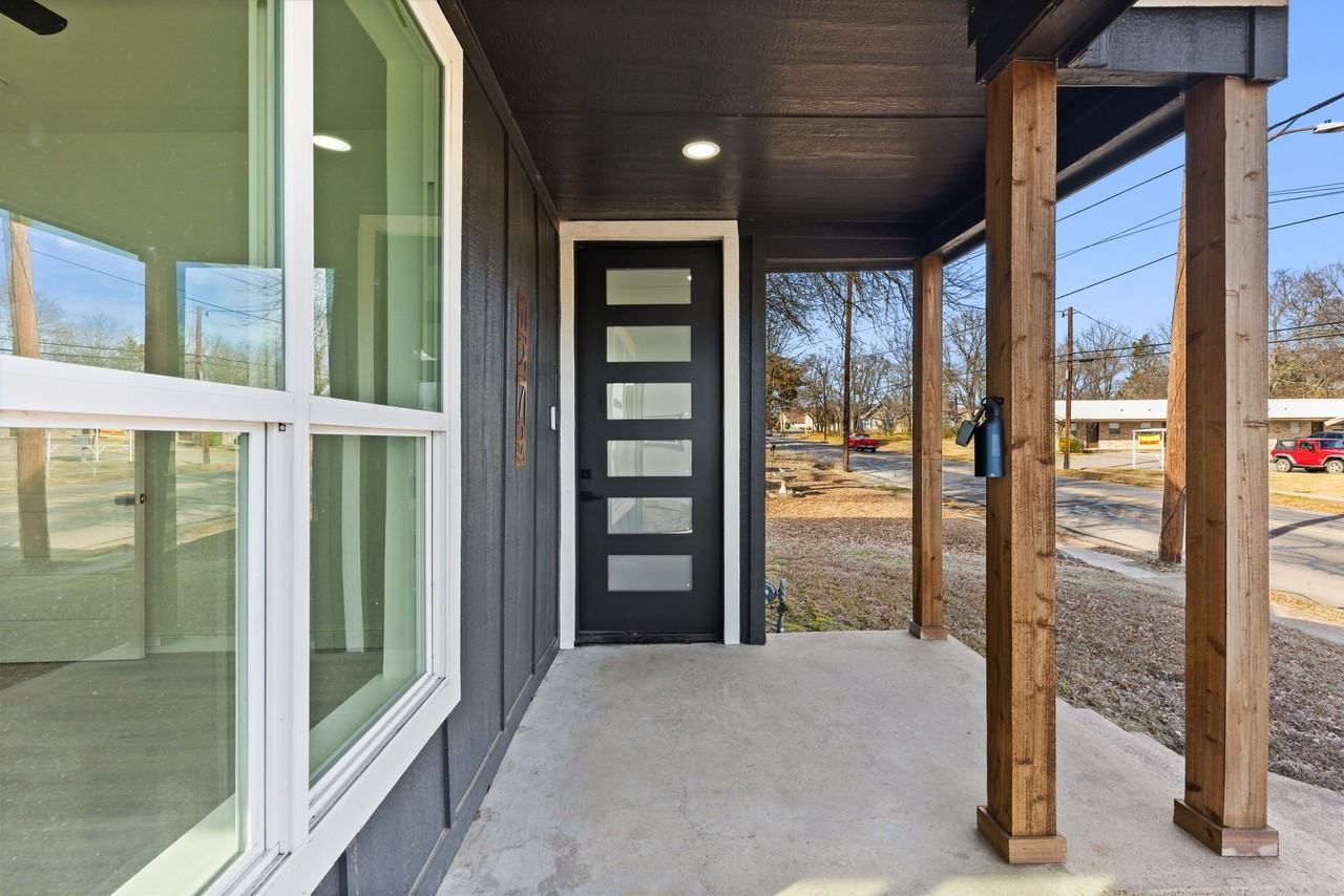 1279 Bonham St - Photo 2 of 13