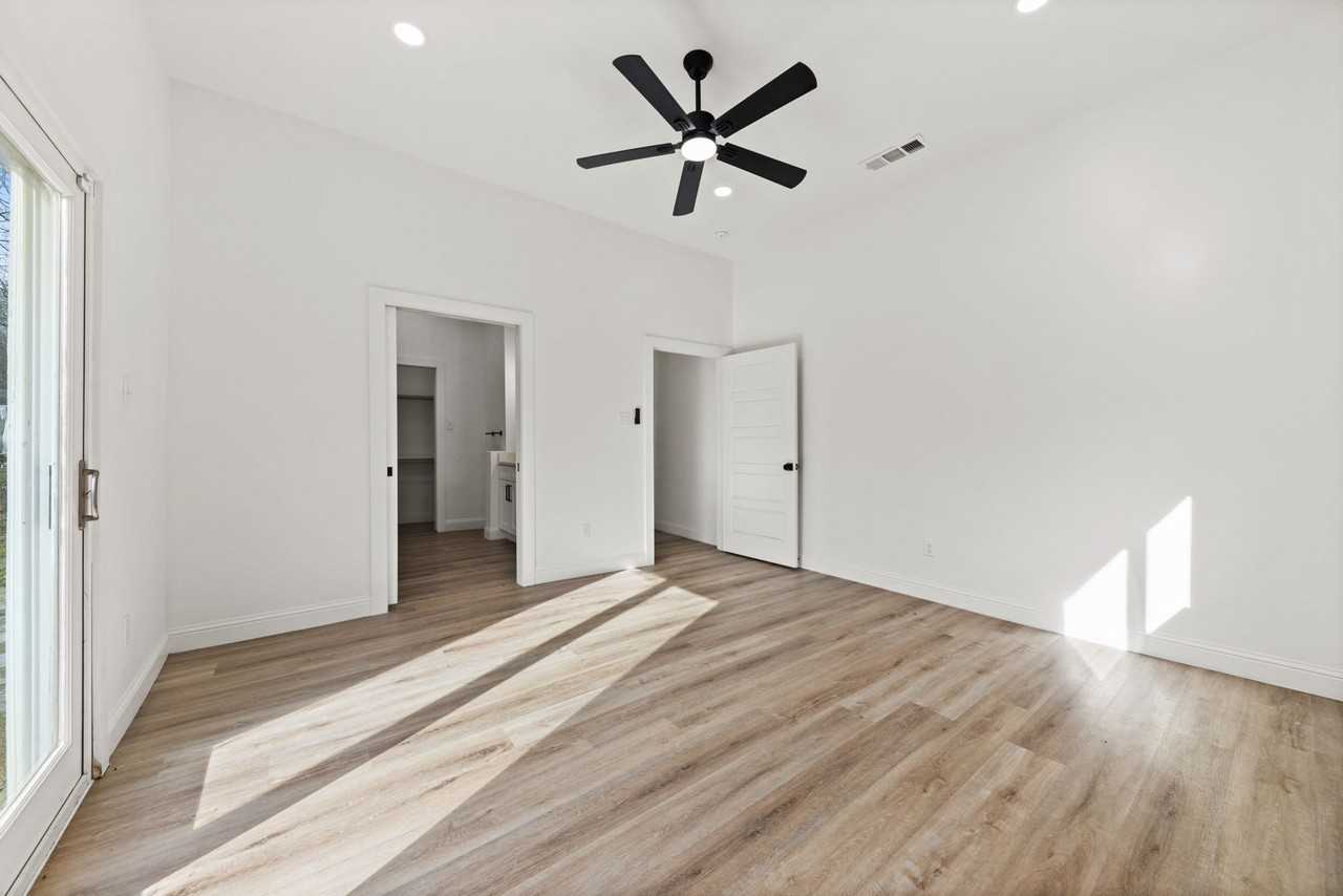 1279 Bonham St - Photo 5 of 13