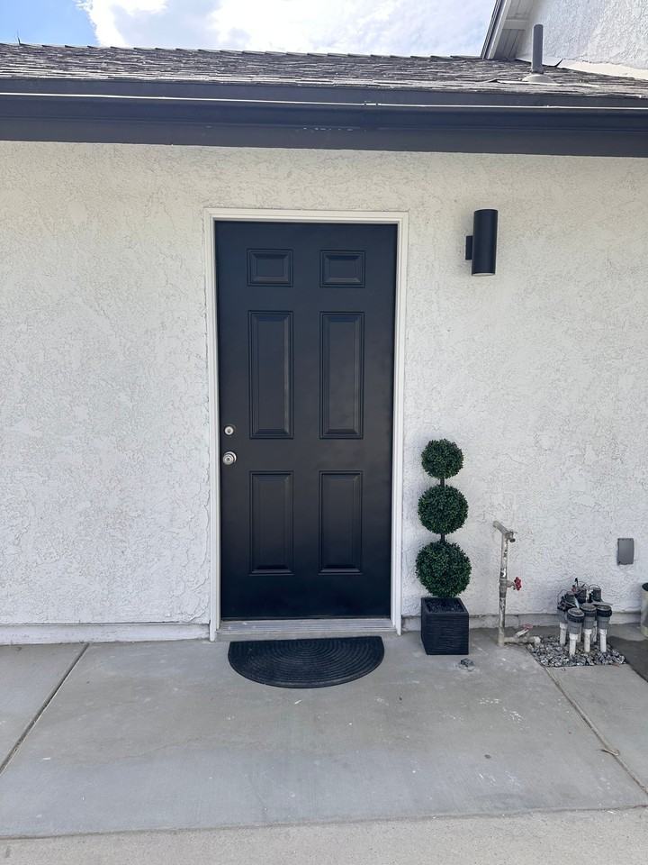 240 Adu - Photo 2 of 2