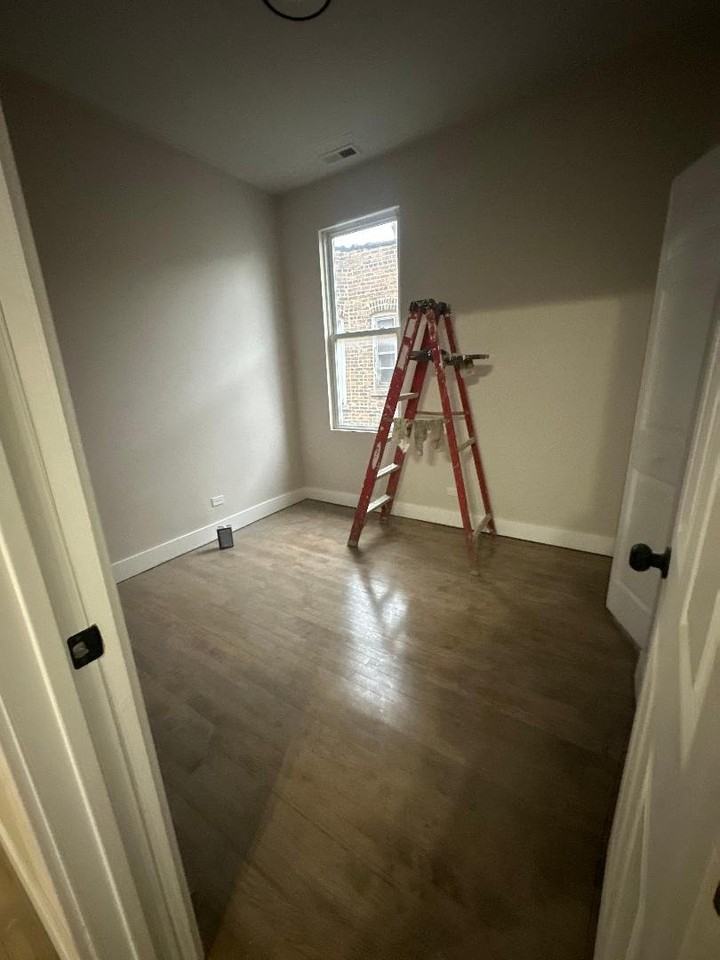 2223 S Hamlin Ave - Photo 2 of 3