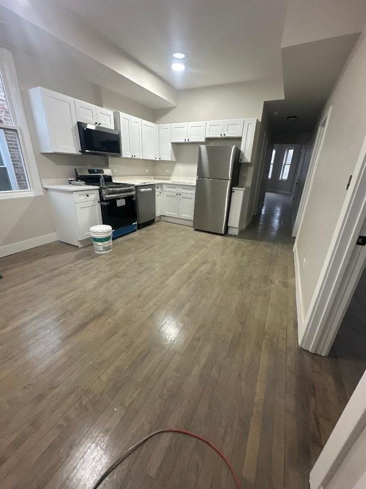 2223 S Hamlin Ave - Photo 3 of 3