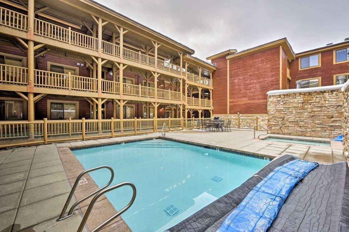 7447 Royal St E #102