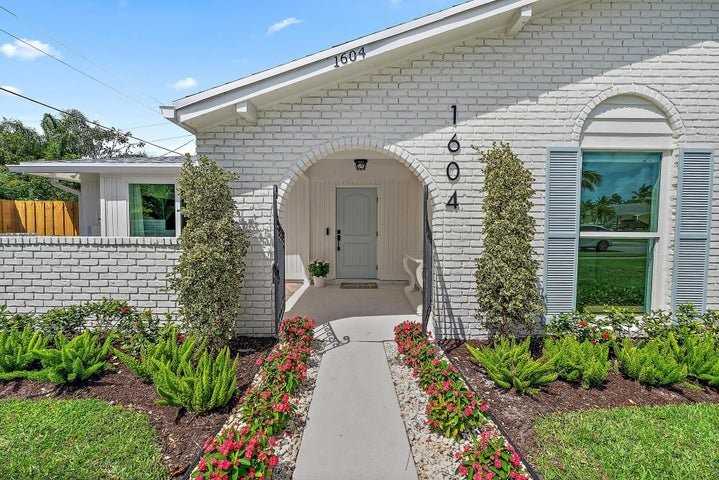 1604 Seabrook Rd - Photo 2 of 10