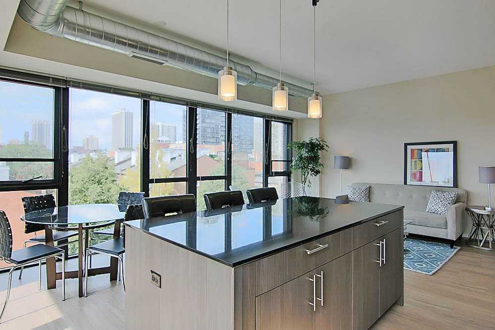 208 W Scott St - Photo 2 of 11