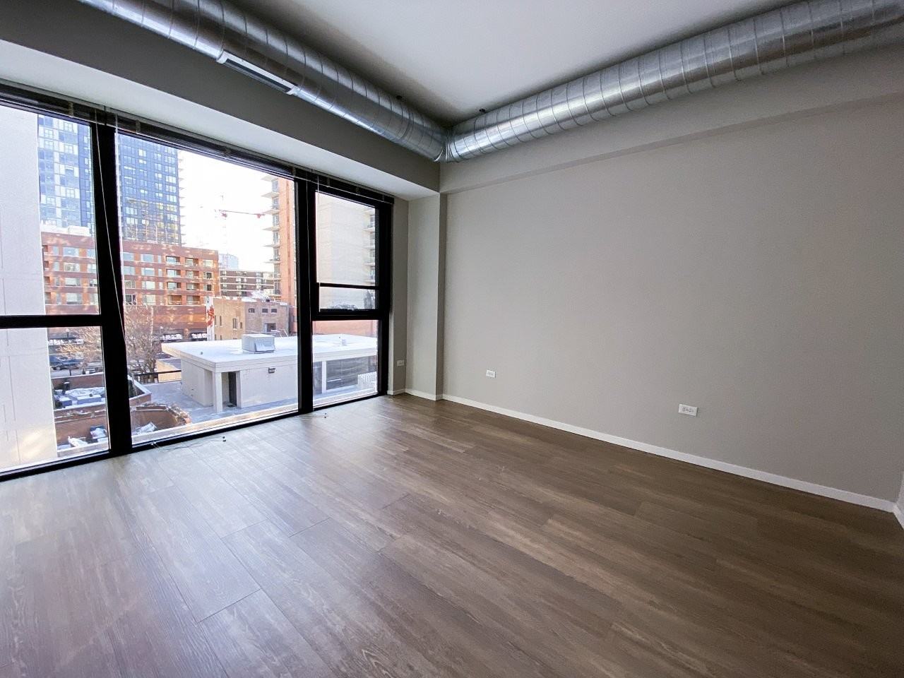 208 W Scott St - Photo 4 of 11