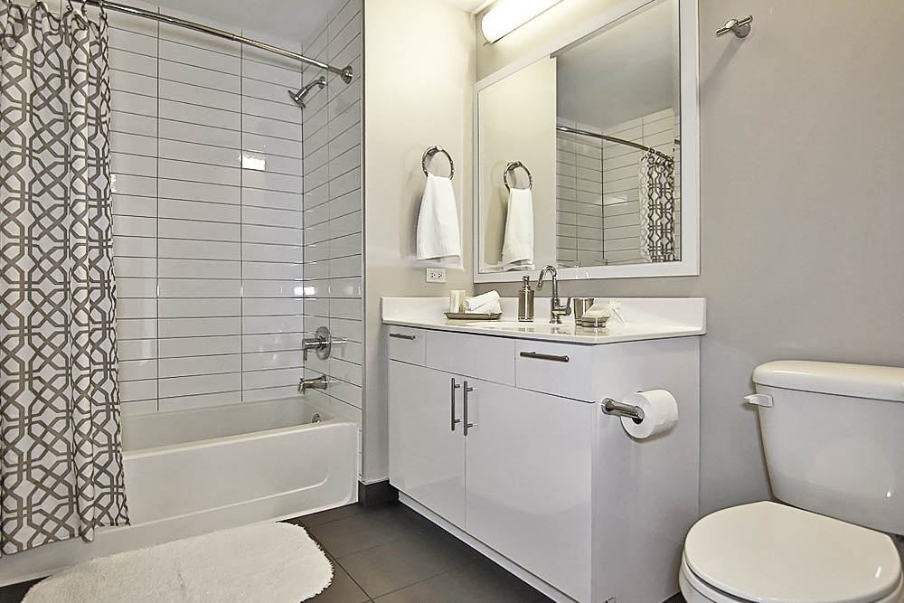 208 W Scott St - Photo 6 of 11