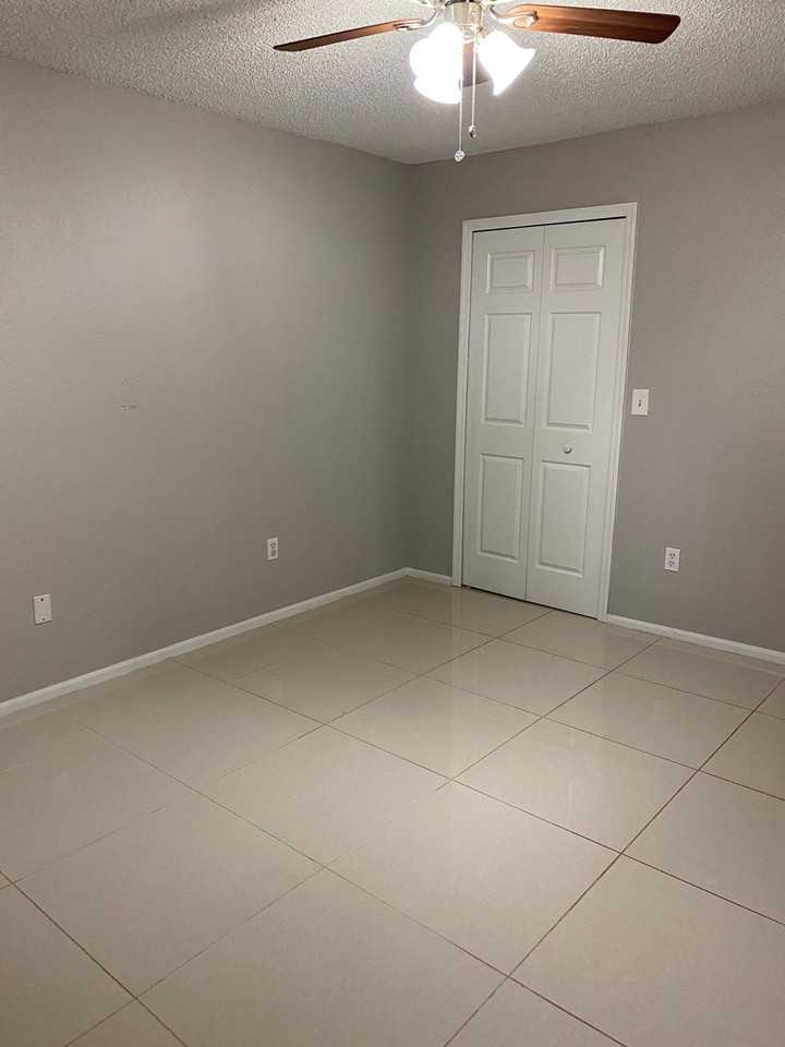 5124 Park Central Dr #517 - Photo 2 of 8