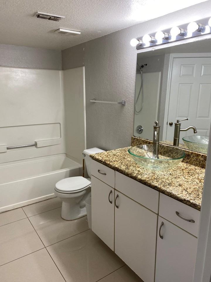 5124 Park Central Dr #517 - Photo 4 of 8