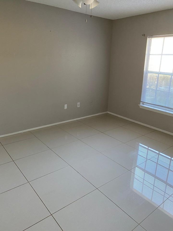 5124 Park Central Dr #517 - Photo 5 of 8