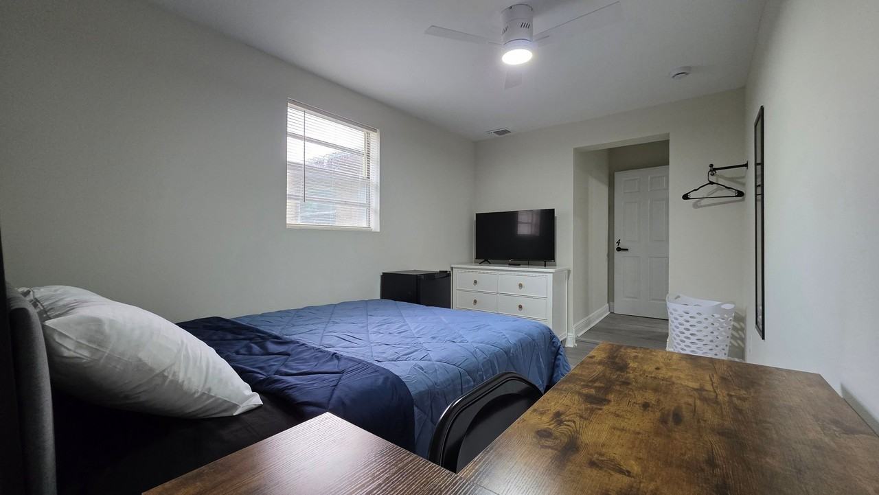 1343 Poppy Ave - Photo 2 of 7