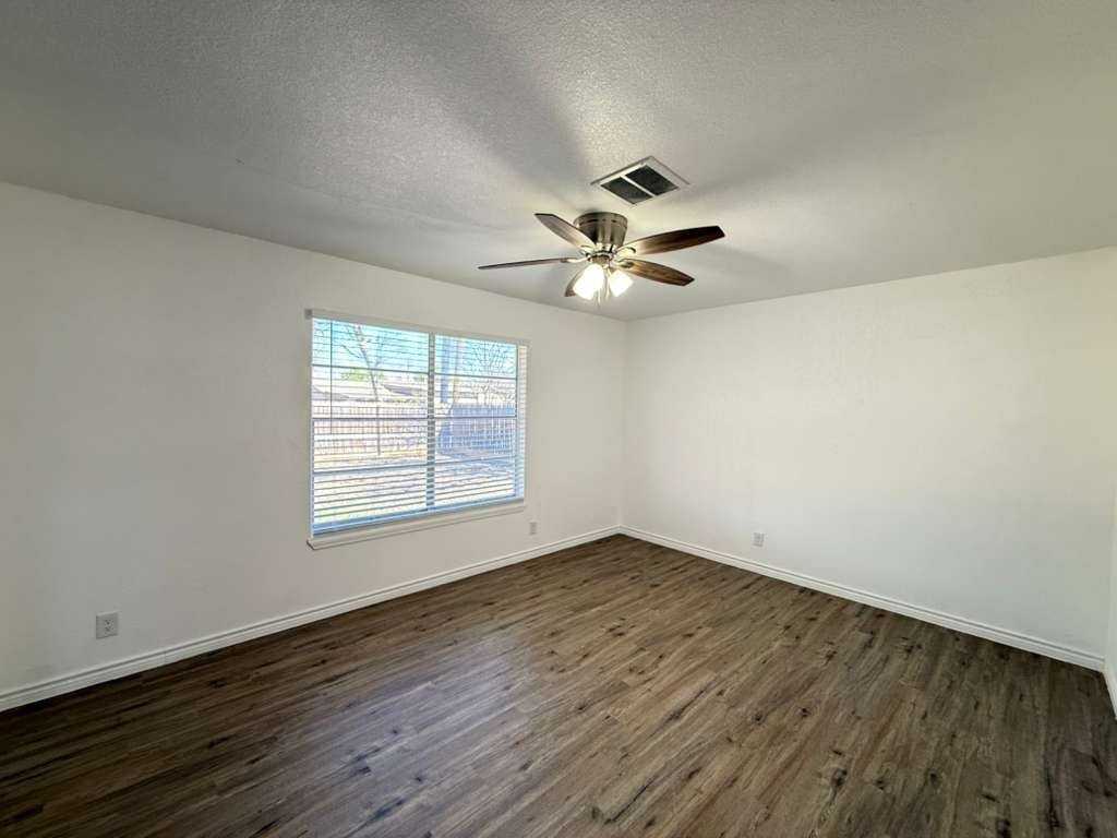 317 E Lindbergh Blvd - Photo 6 of 13