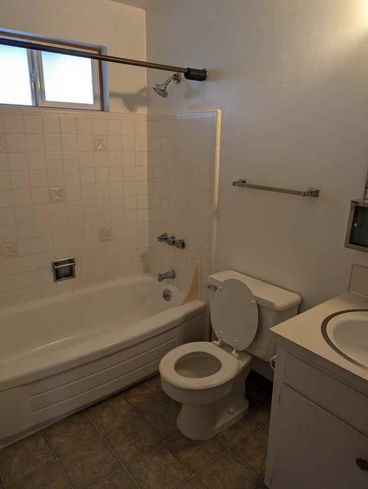 1106 Waller St Se #6 - Photo 4 of 4